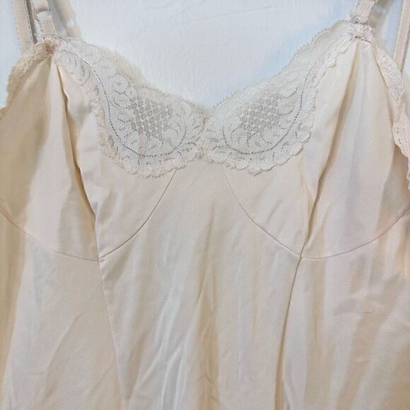 Vintage JCPenny Women's Cream Spaghetti Strap Slip Dress Size 32 - Picture 2 of 3